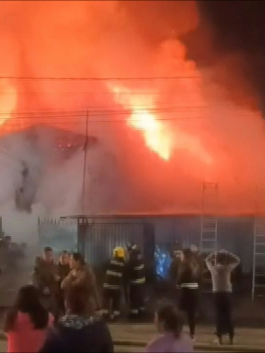 Niño de 8 años y dos adultos fallecen en incendio