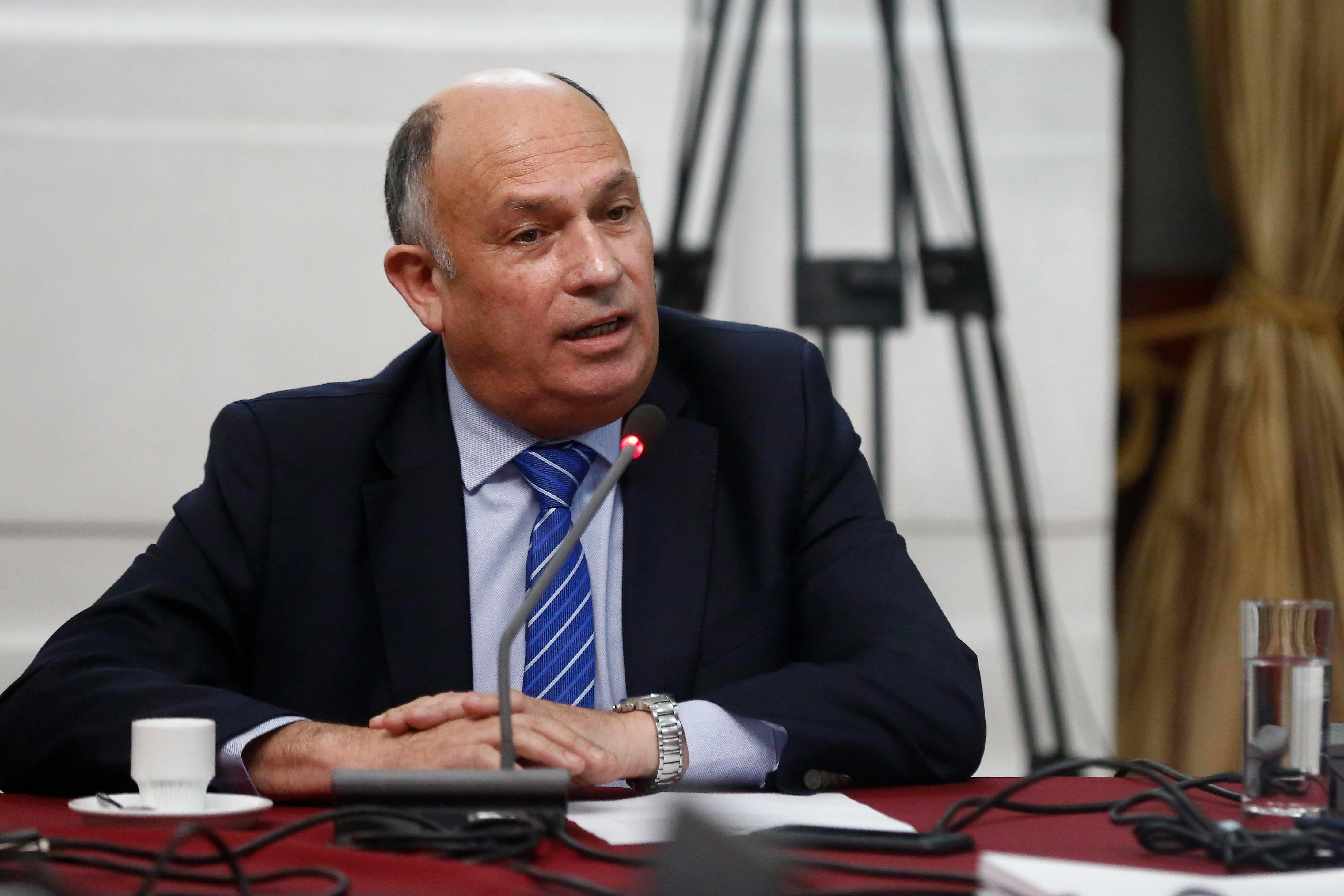 Diputado Bobadilla por guía de educación sexual: Es aberrante partir en pre-kinder