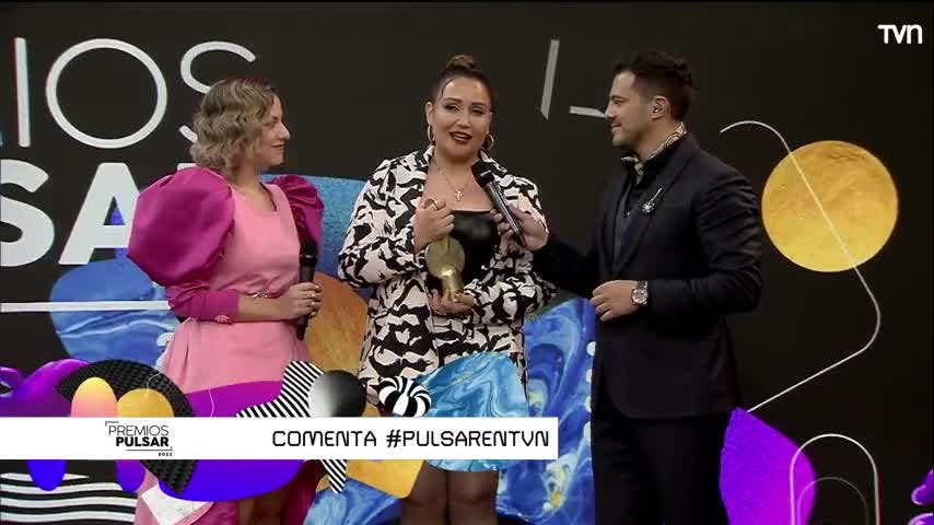 Backstage Premios Pulsar 2023: Entrevista con Paula Rivas