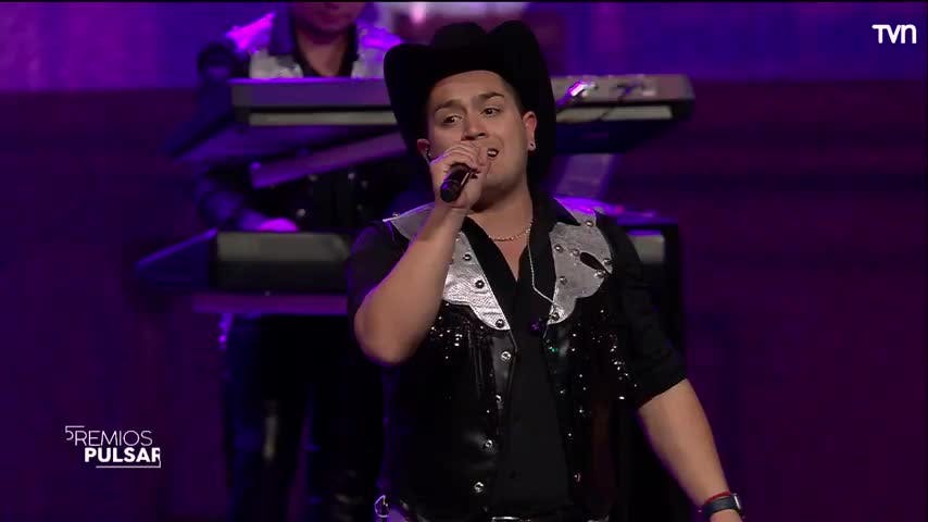 Grupo Zúmbale Primo Cerro los Premios Pulsar con sus Mejores Temas