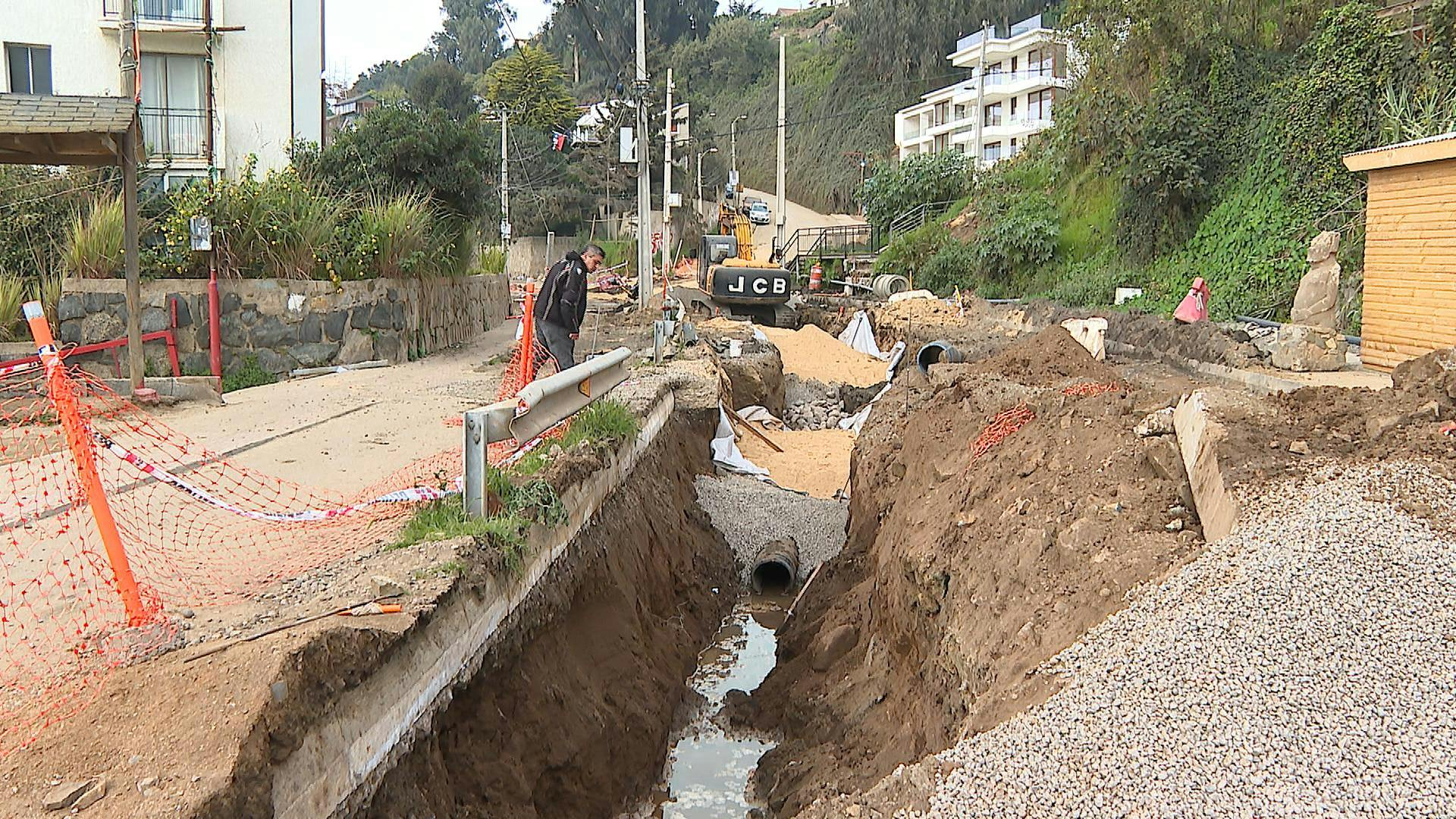 Dos años y medio de retraso en avenida Borgoño en Concón tiene preocupados a comerciante y vecinos