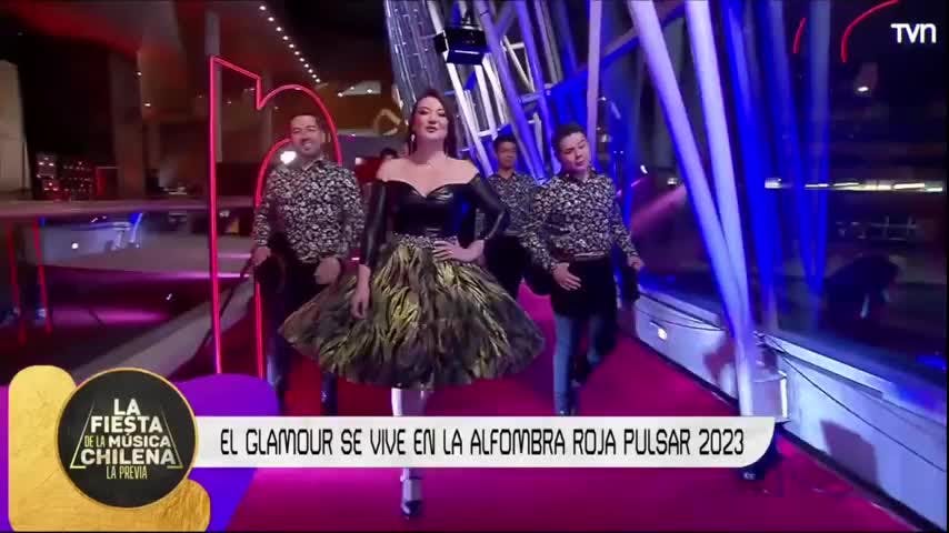Entremares deslumbra con su canto a capella en la alfombra roja | Premios Pulsar 2023