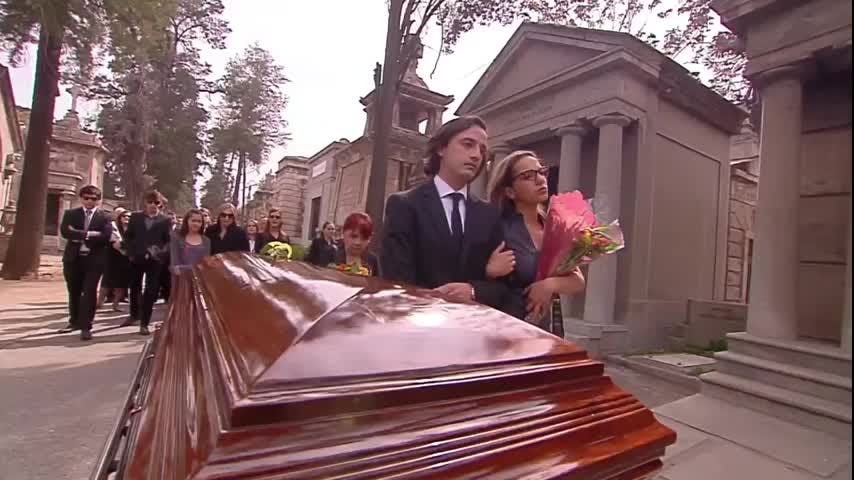 El funeral de Ricardo | Socias - T1E114