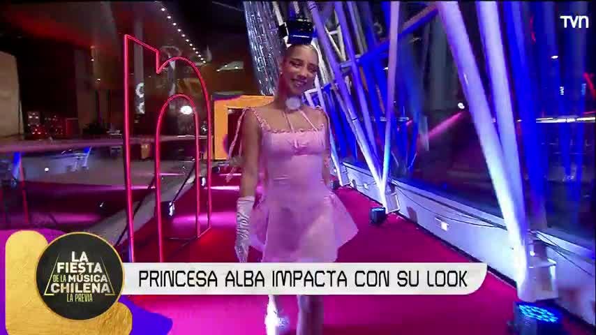 Princesa Alba impacta con su look