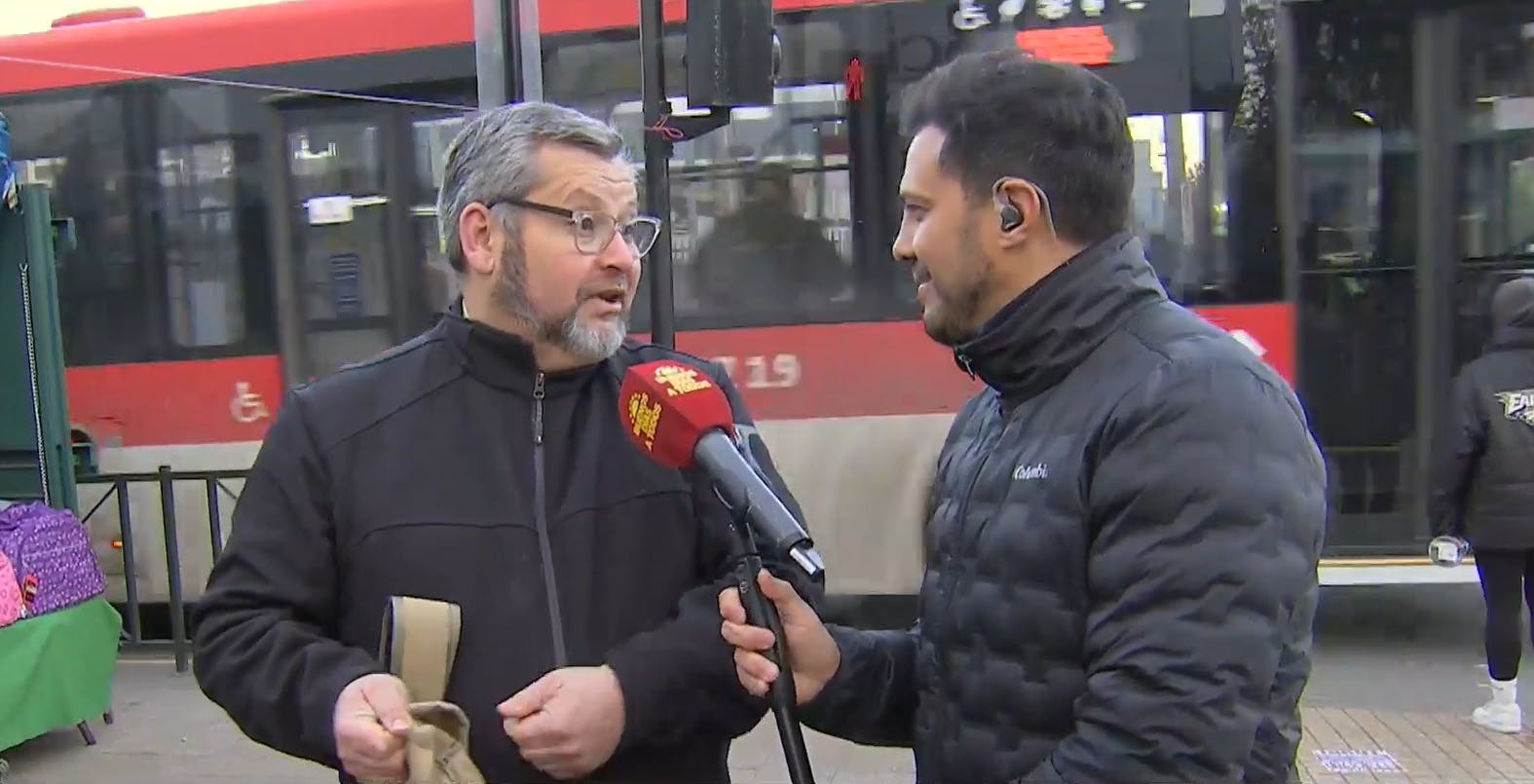 ¡Vimos increíbles productos! Simón Oliveros salió a la calle a apoyar emprendimientos