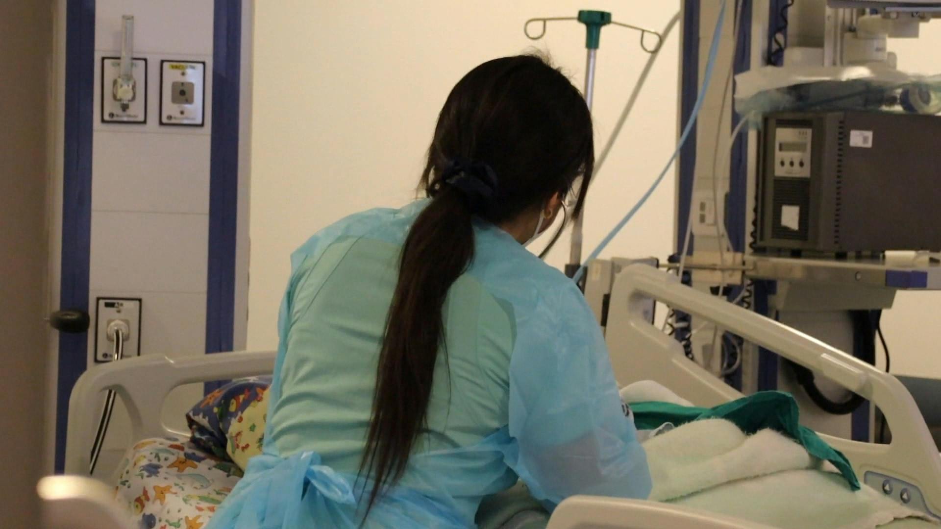 Hombre lanzó olla con agua hirviendo a su pareja y a su hijo de un año 