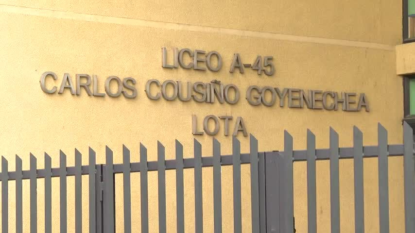 Alumnos denuncian filtraciones en Liceo Carlos Cousiño
