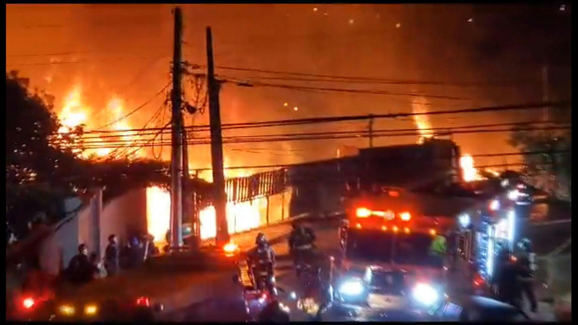 Incendio afectó a una decena de casas en el límite de Valparaíso y la Ciudad Jardín 