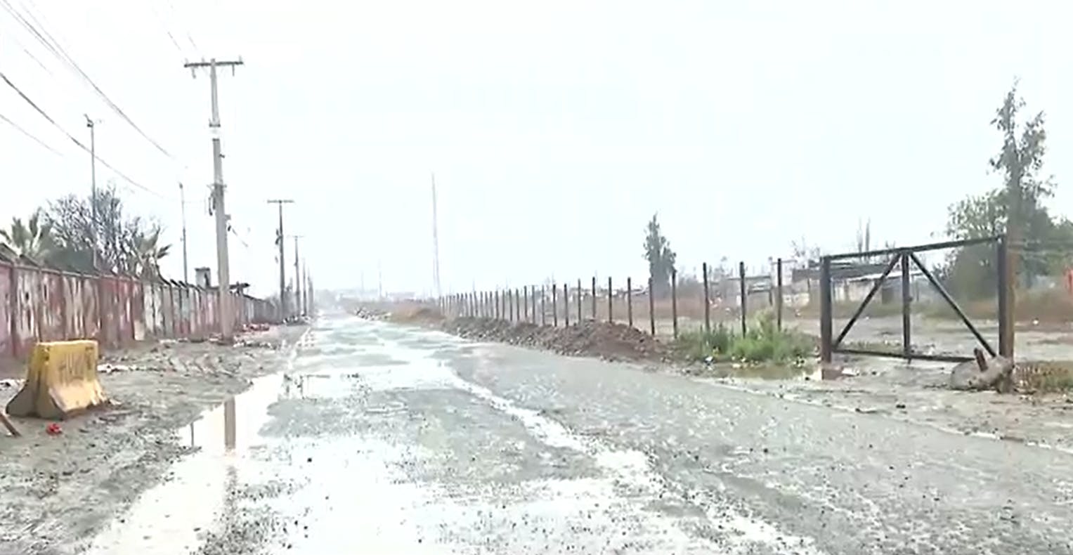 Lluvias en Santiago dejan calles anegadas y hogares inundados