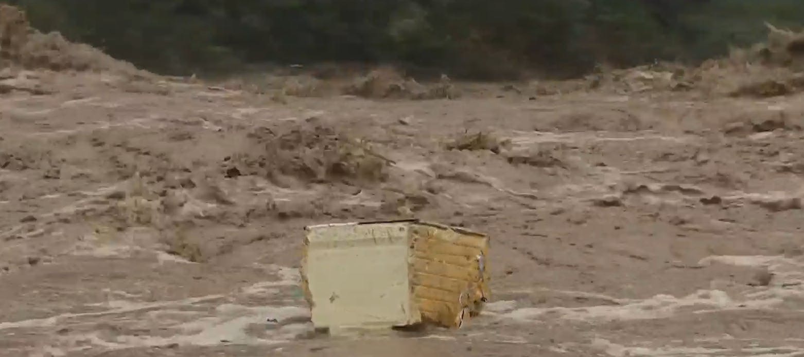 Rio Maipo se desborda en Pirque: Vecinos son evacuados y llevados a albergues