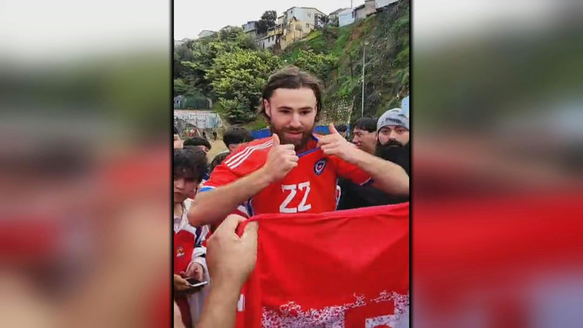 “Big Ben” llegó hasta Valparaíso para conocer la realidad del fútbol amateur en los cerros porteños