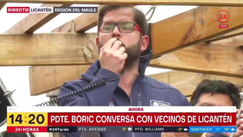 Presidente Boric conversa con vecinos de Licantén