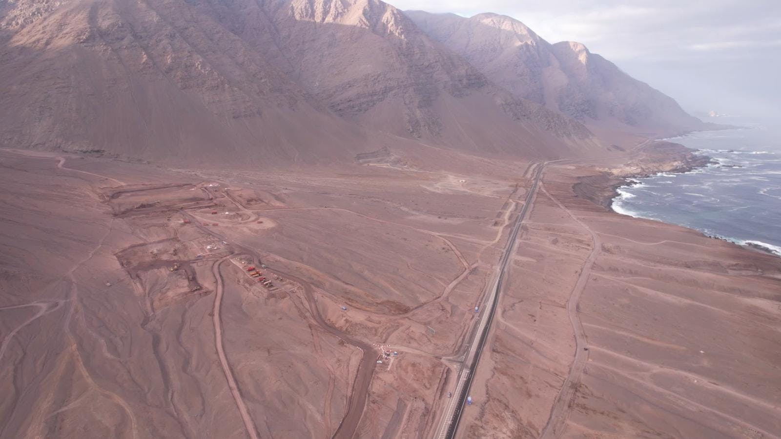Representantes de Codelco visitaron terreno de su primera planta desalinizadora