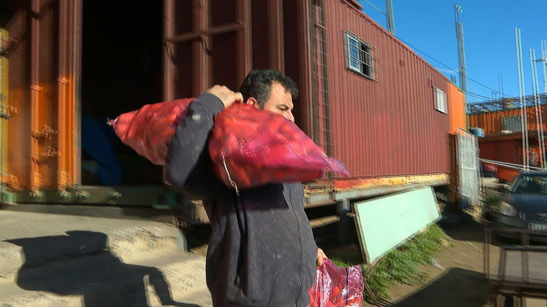 Feriantes, emprendedores y asadores de Chile envían ayuda a Licantén