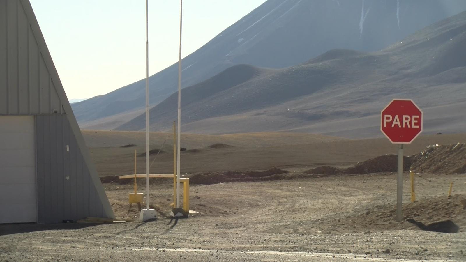 Paso fronterizo hito cajón no está operativo  