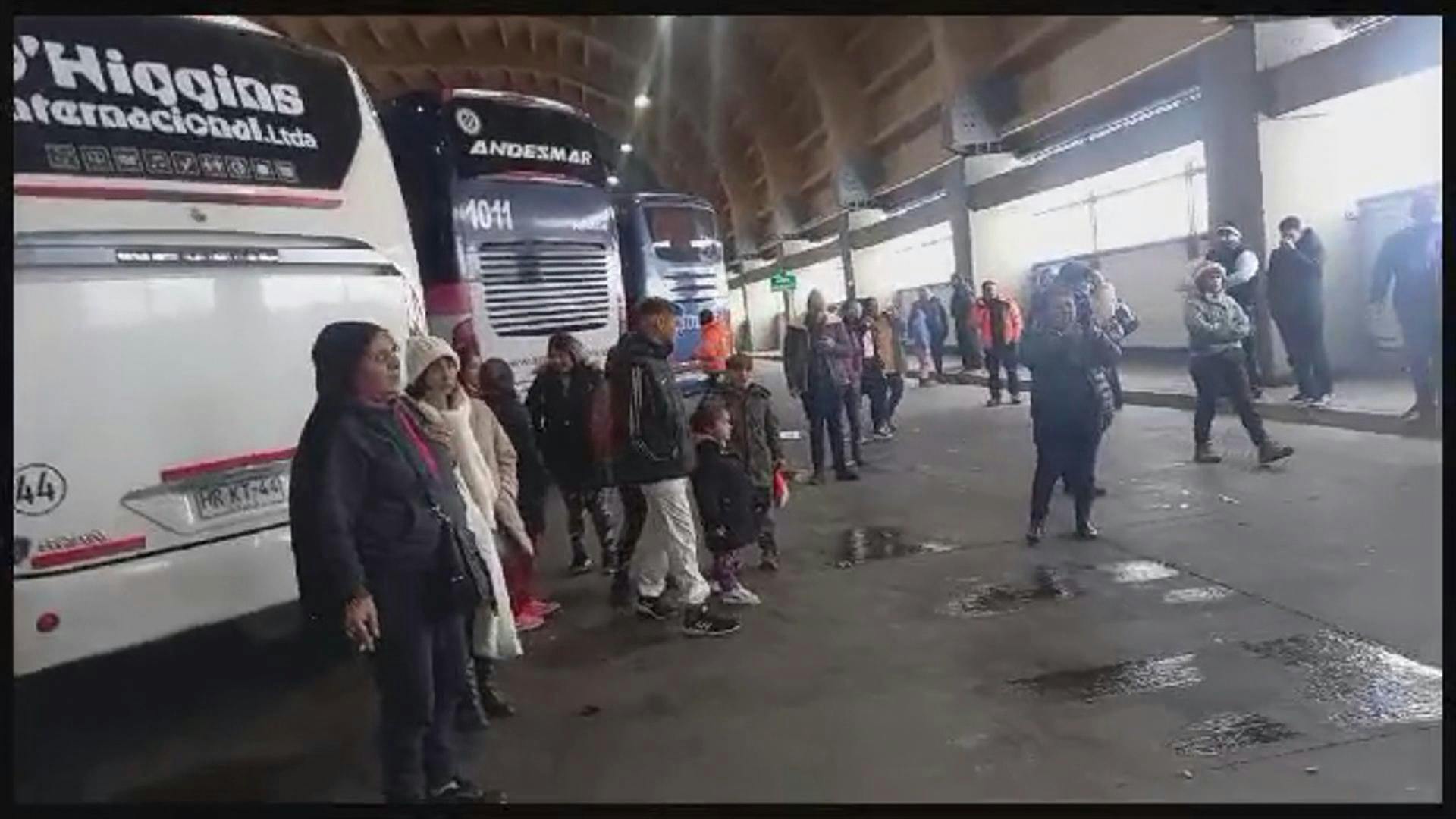 Buses varados en Paso Los Libertadores logran bajar hacia Los Andes