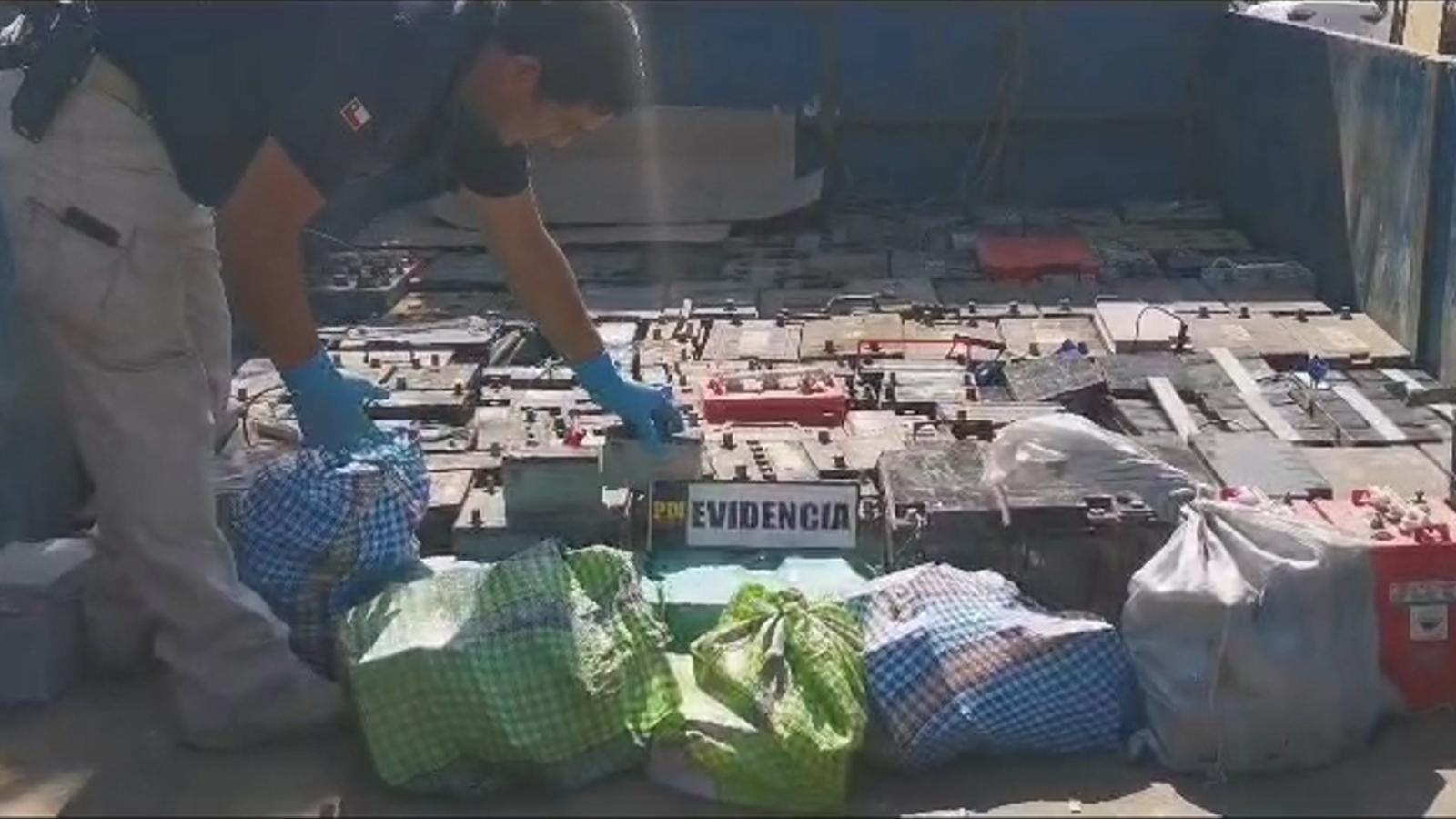PDI Incautan 18 toneladas de baterías 