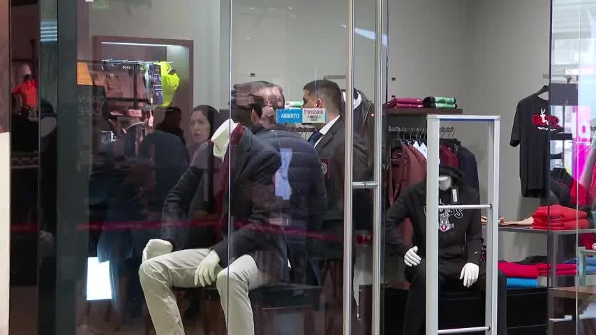 Asaltan exclusiva tienda en Mall