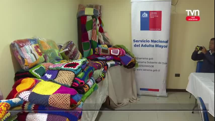 Tejieron mantitas para regalar