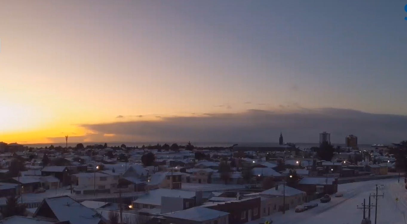 Blanco despertar: Punta Arenas suspende sus clases por intensa nevazón