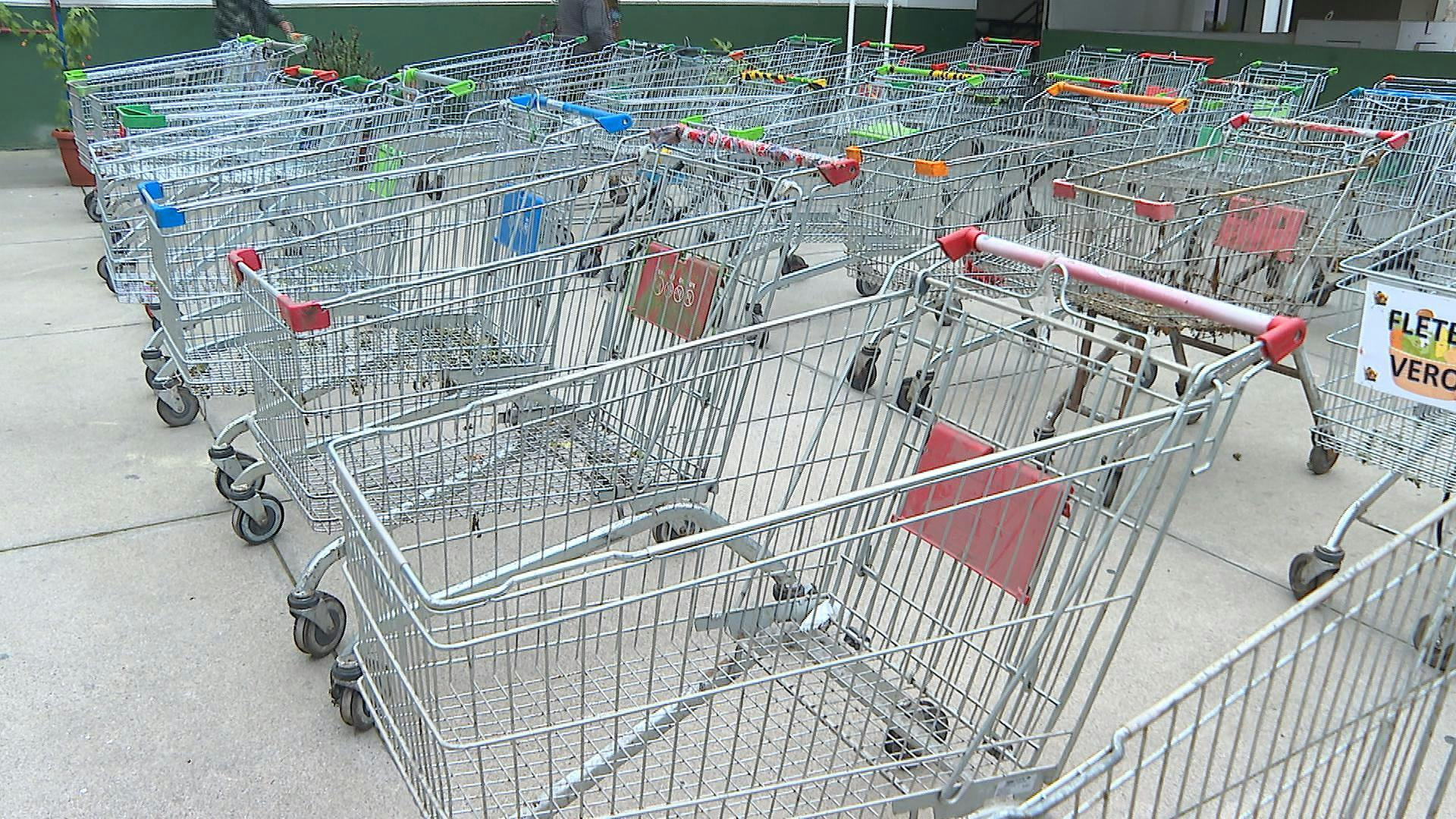Incautan carros de supermercado y zapatillas desde bodega en Valparaíso