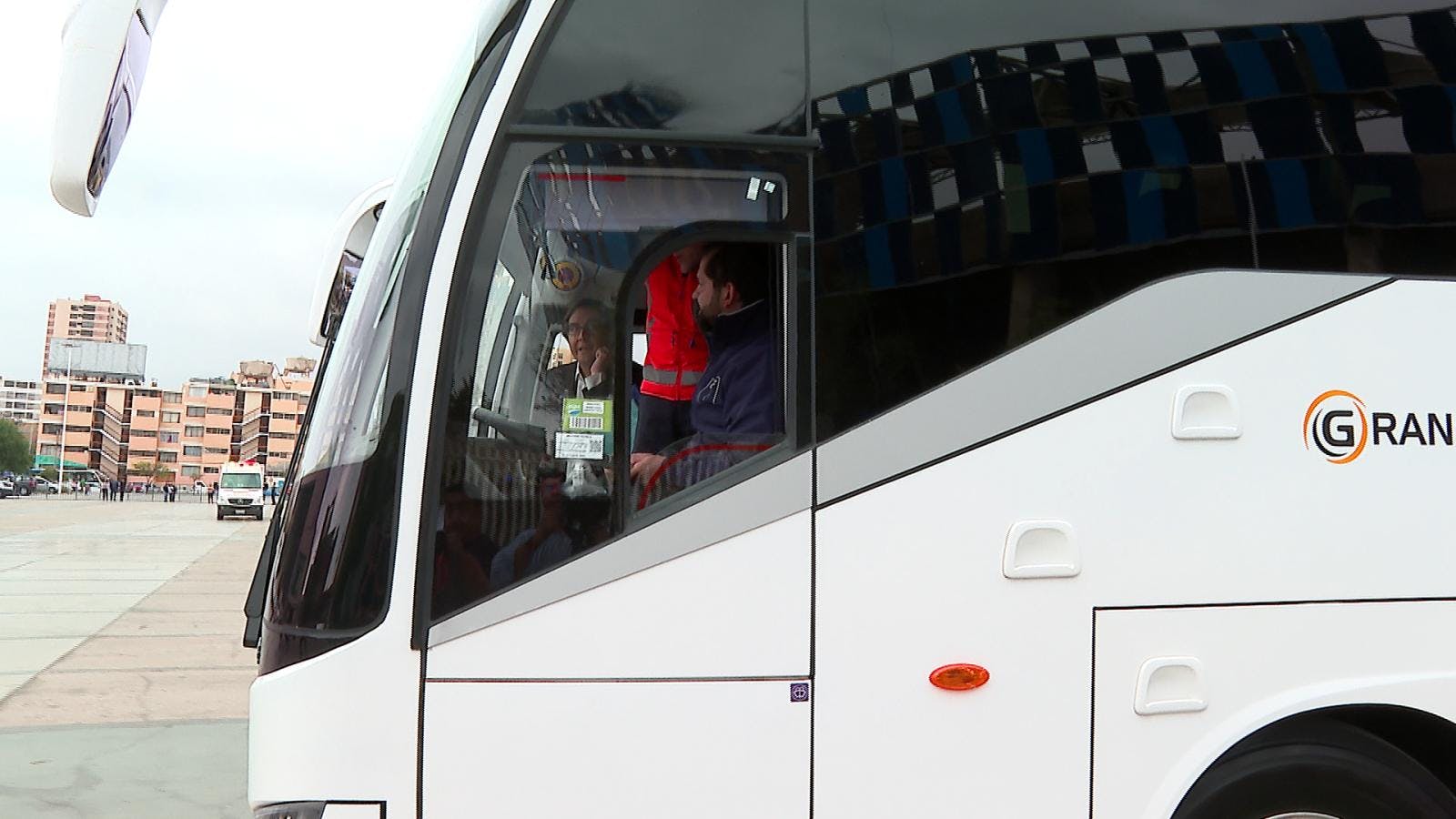 Presentan denuncia contra el presidente Gabriel Boric por conducir bus sin contar con la respectiva licencia profesional