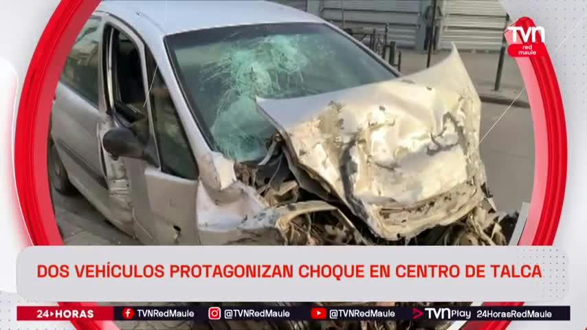 Dos vehículos protagonizan choque en centro de Talca