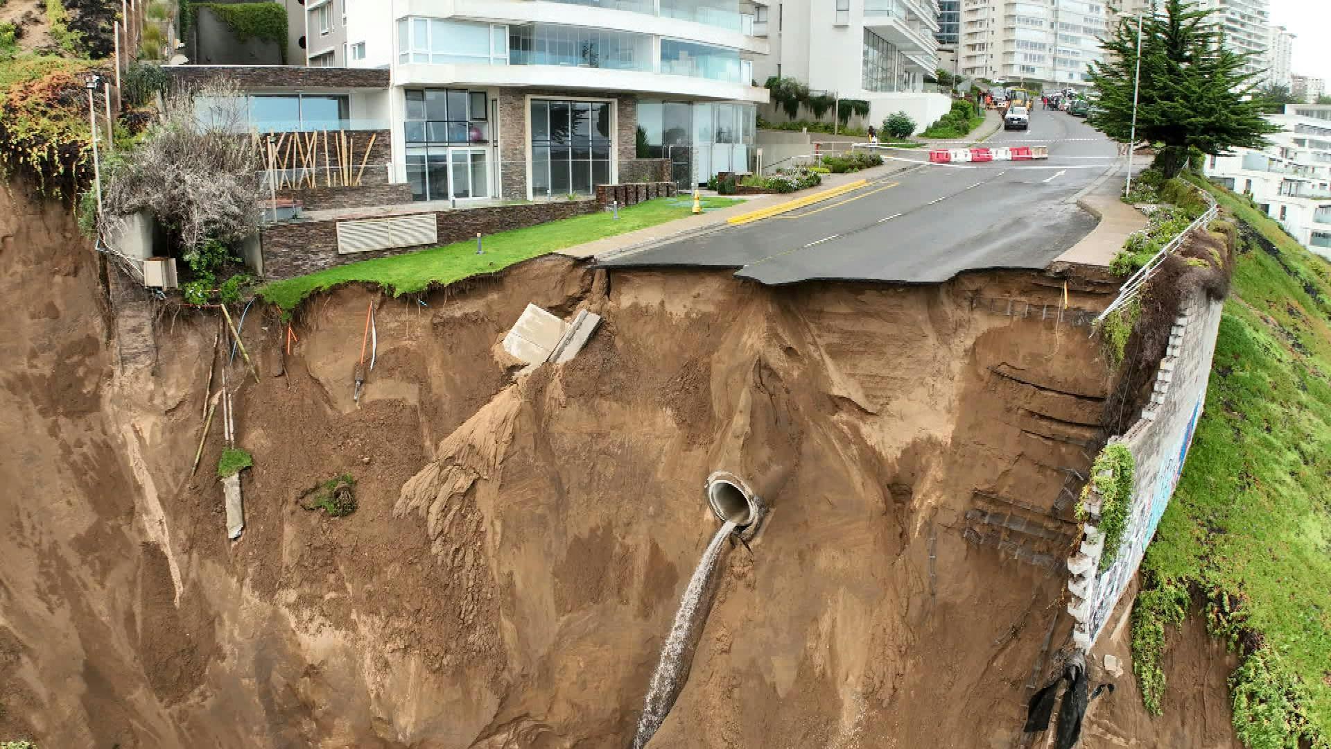 Edificio de Viña del Mar fue evacuado ante el peligro de colapso por un socavón
