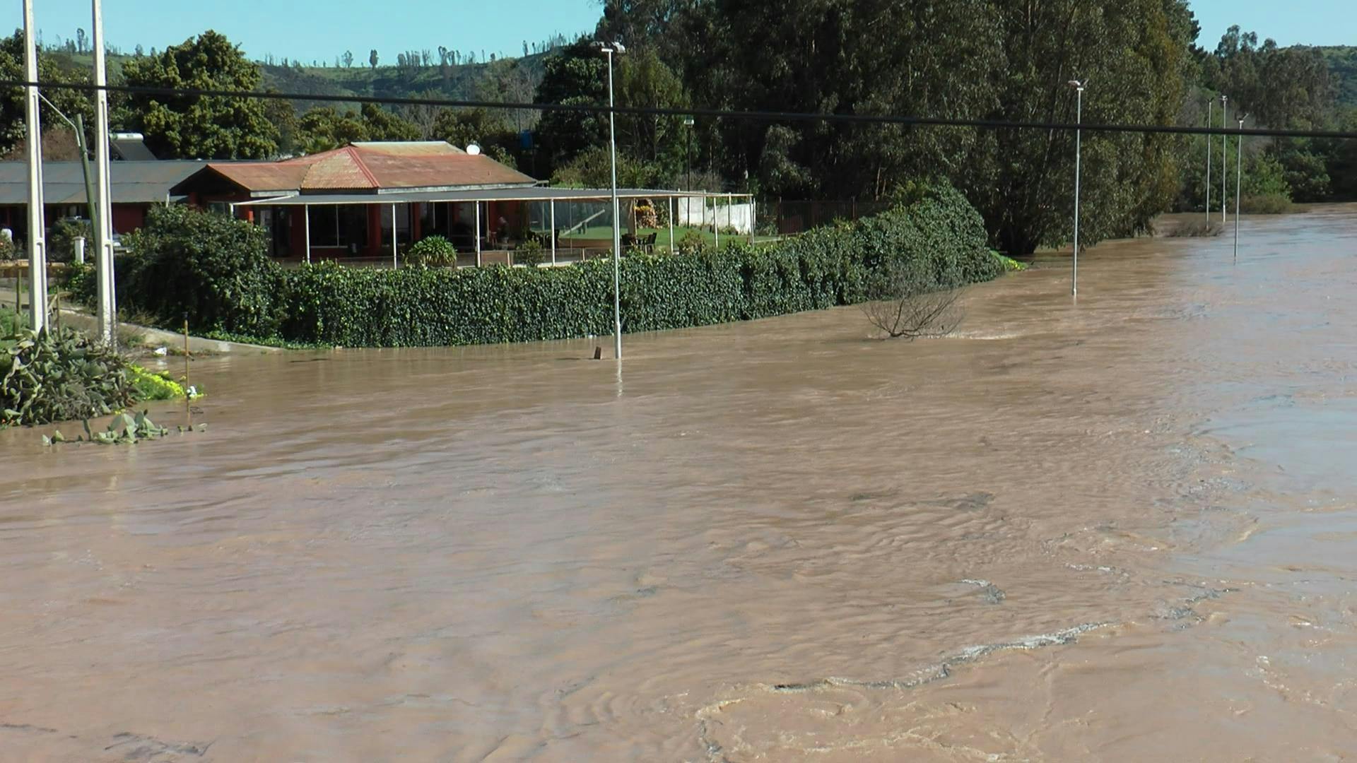 Caudal del Río Rapel aumentó considerablemente en Santo Domingo