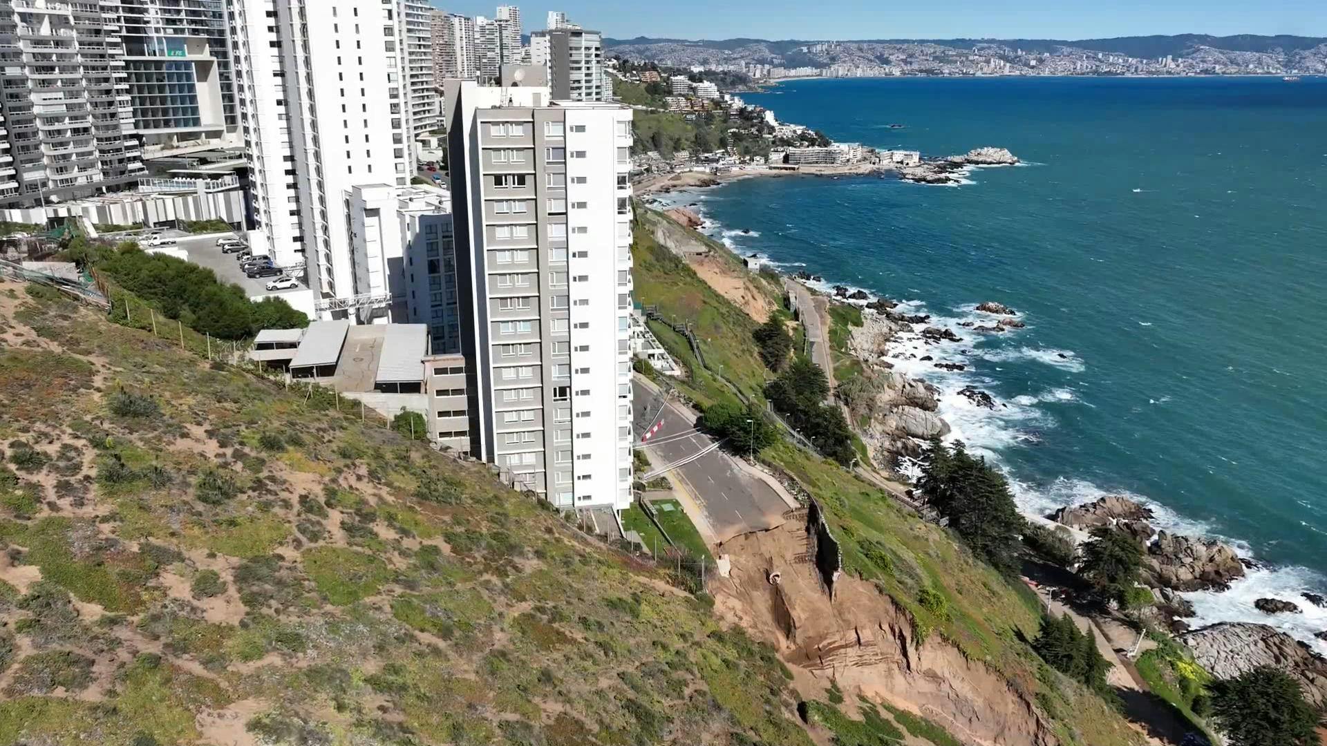 Socavón en Reñaca reabre debate acerca de construcción sobre dunas