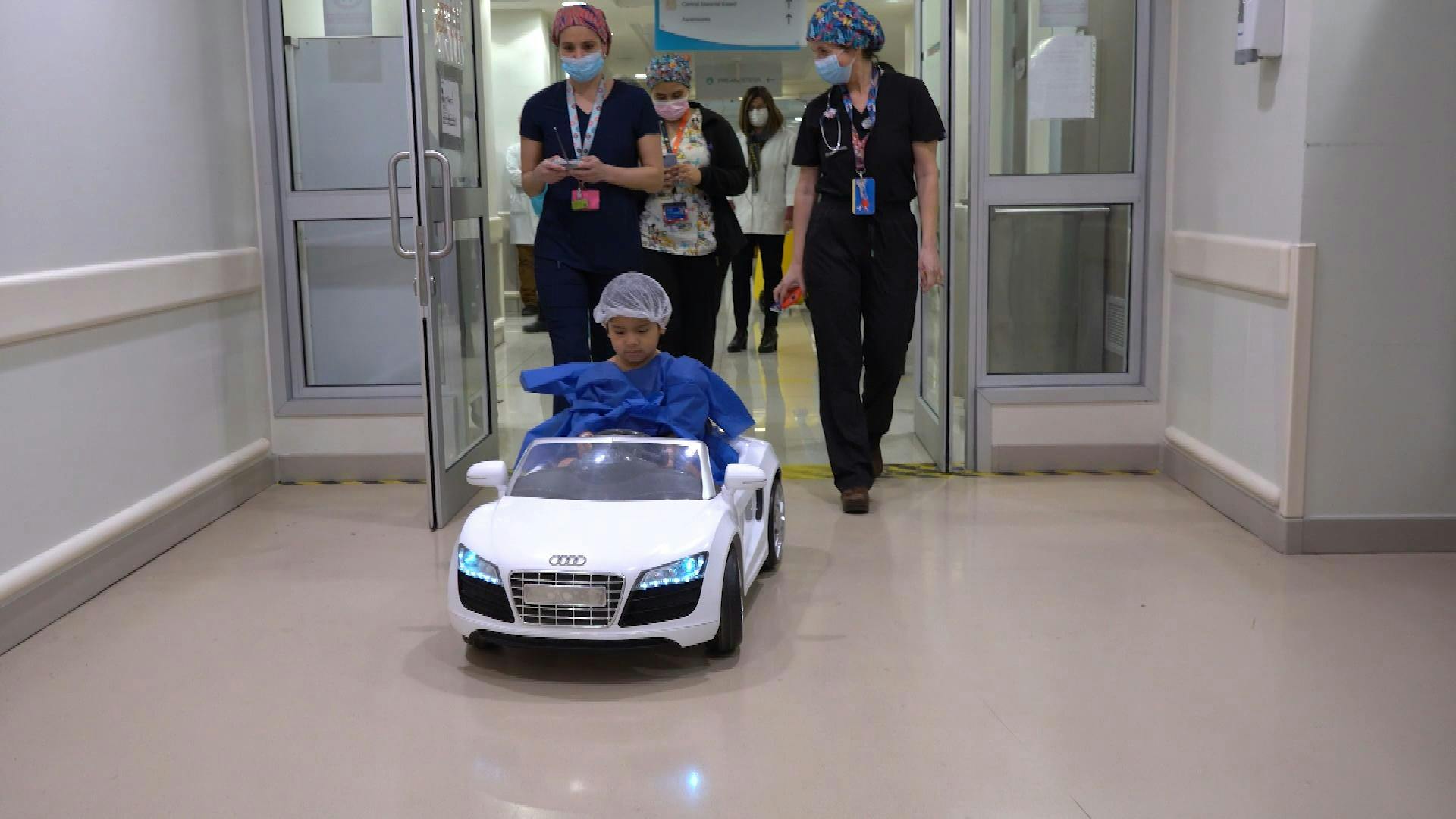 Pacientes infantiles del Hospital Gustavo Fricke podrán recorrer el pabellón en un automóvil eléctrico