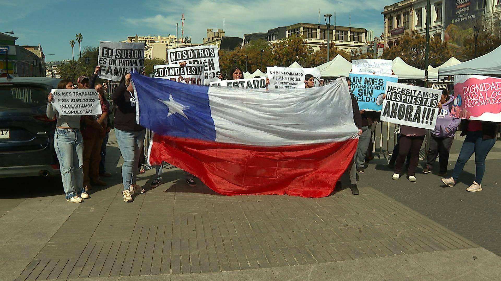 Trabajadores de Programa Pro Empleo de Olmué piden les paguen sus sueldos de agosto