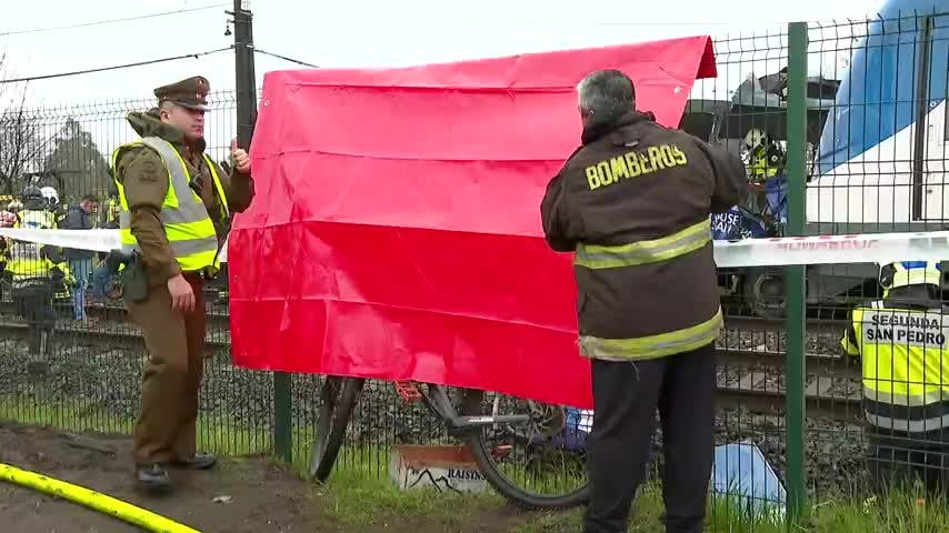 Quiso evadir barreras de FFCC y causó fatal accidente