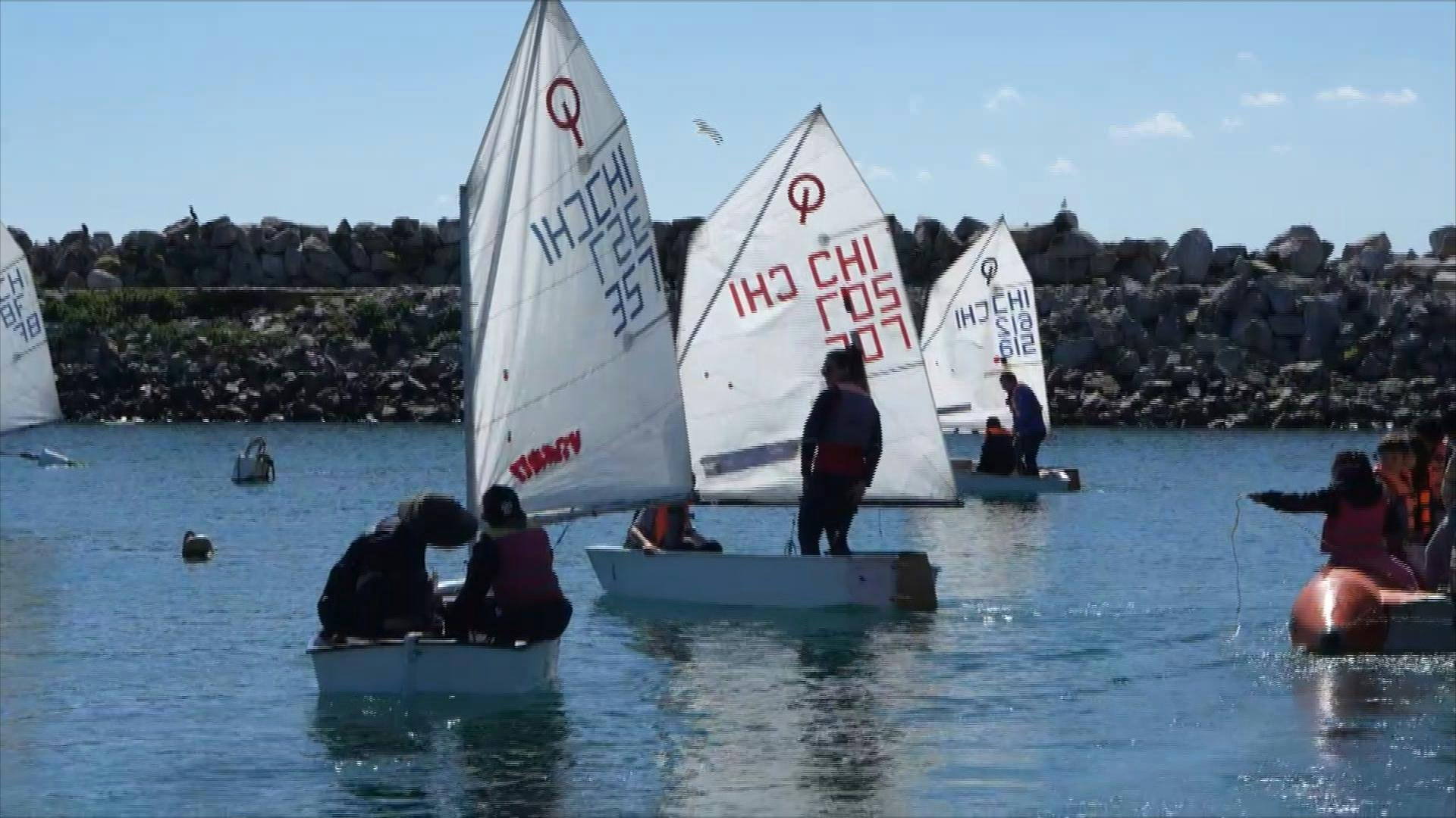 Estudiantes de Algarrobo navegaron junto a representantes del Team Chile