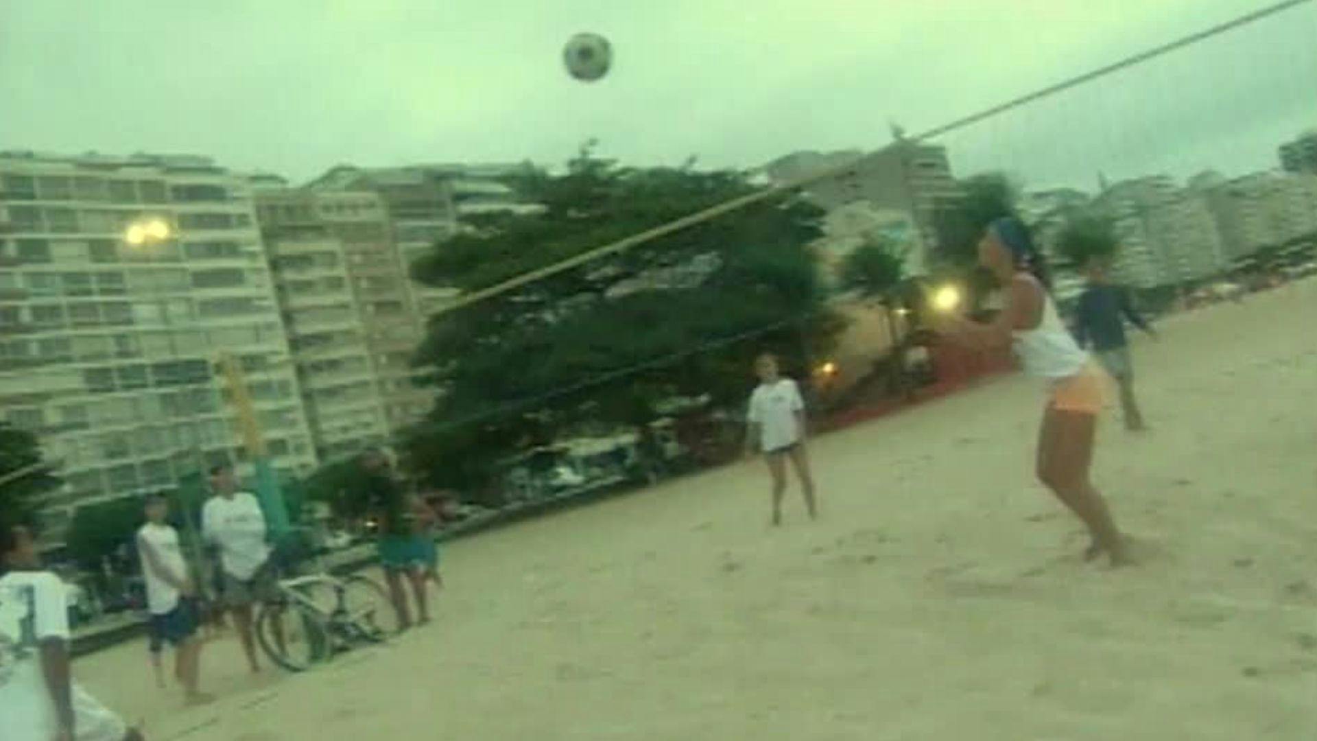 Futbolley en Copacabana | Revólver - T4E2