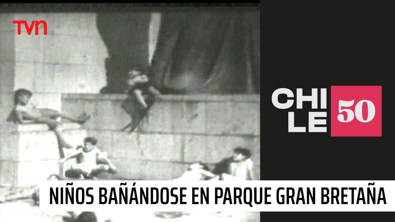 Niños bañándose en Parque Gran Bretaña de Santiago