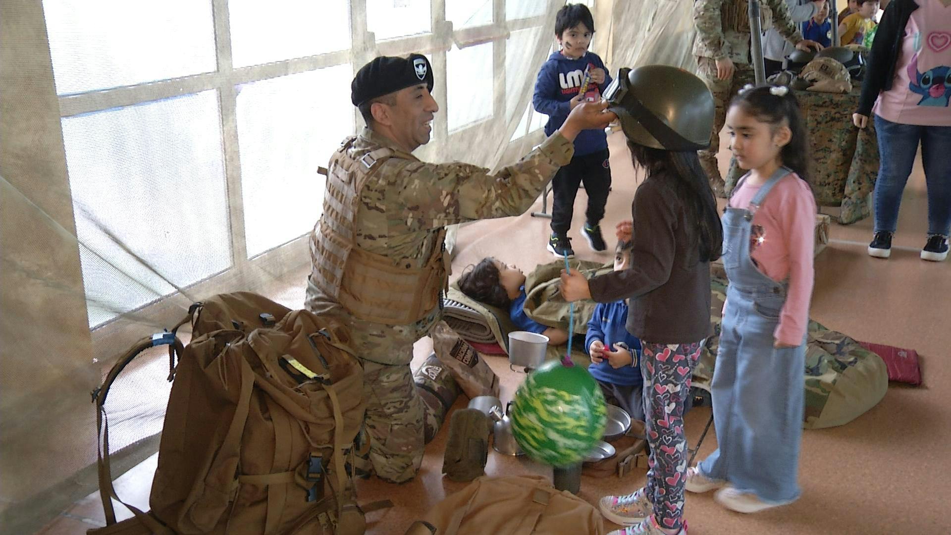 Niños y niñas conocieron trabajo del Regimiento Logístico
