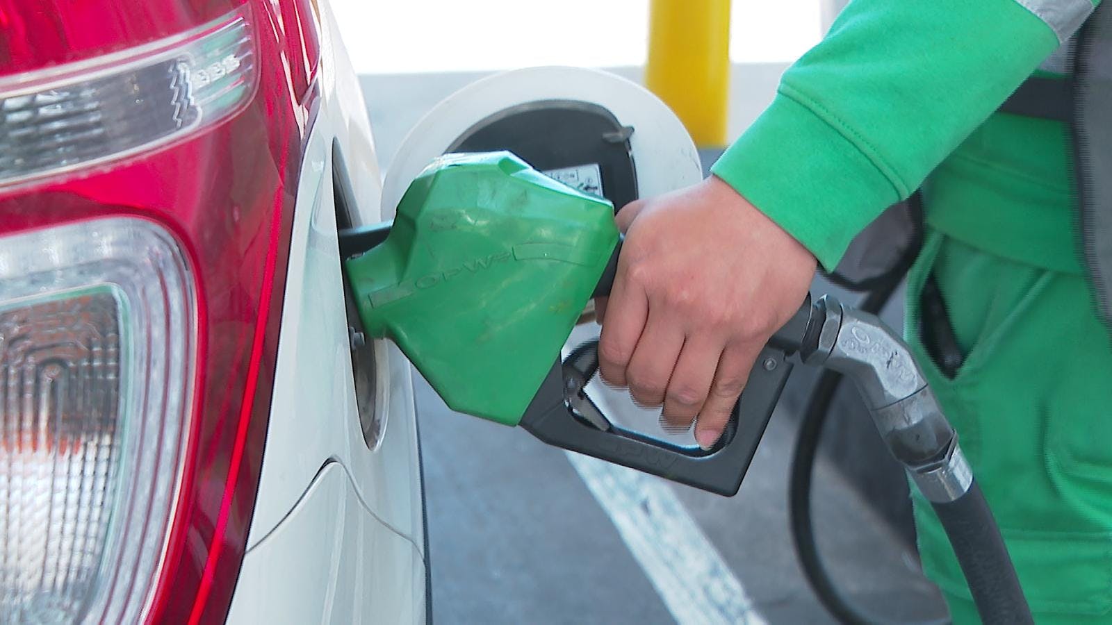 En hasta 30 pesos el litro aumentará esta medianoche el precio de los combustibles 