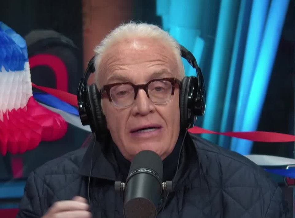 La columna de Pedro: Encapuchados y overoles blancos queman micros