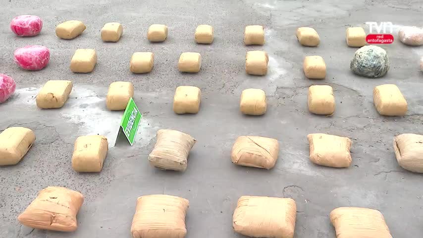 Decomisan casi una tonelada de drogas.