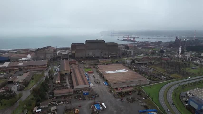 Ministro de Economía visitó Siderúrgica Huachipato por crisis del acero nacional