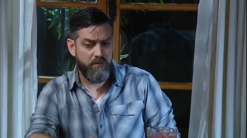 T1E53 | la chúcara: gracia sorprende a Vicente con Laura 
