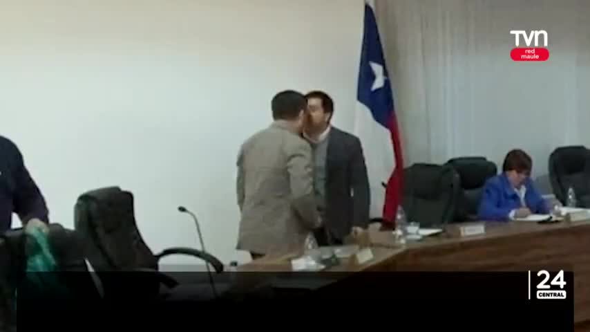 En acuerdo reparatorio termina pelea de concejales