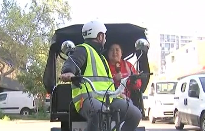 Día Nacional sin Auto: Simón recorrió las calles de Santiago difundiendo la iniciativa