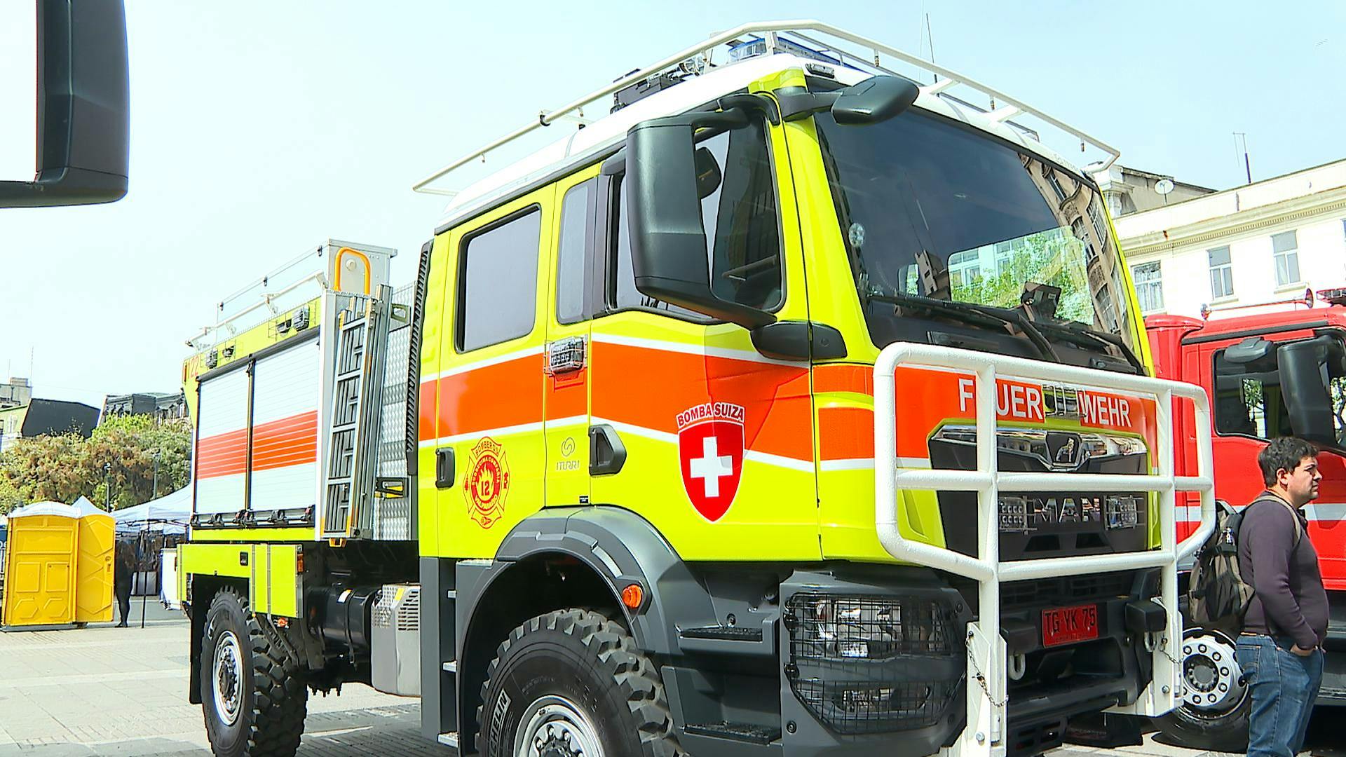 Gobierno entrega tres nuevos carros para Bomberos de la región