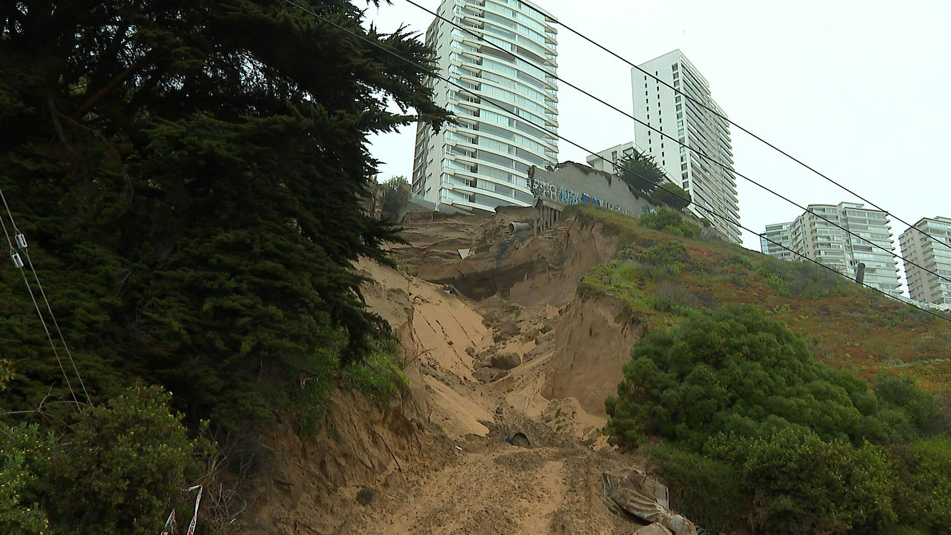 Desde este miércoles vecinos del sector de Reñaca podrán retirar enseres desde sus edificios