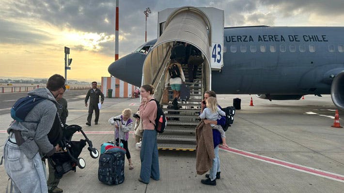 Cuarto vuelo de chilenos desde Tel Aviv: Hay ataques en zonas que estamos cubriendo