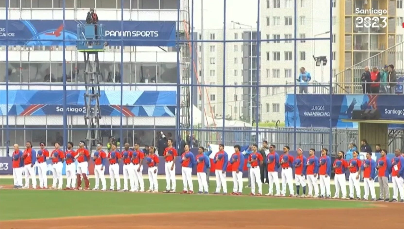 ¡Qué gran momento por TVN! Así se cantó por primera vez el himno nacional de Chile en Santiago 2023