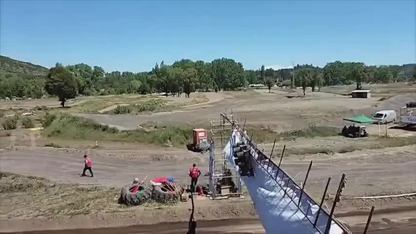 Espectadora de carrera de autos perdió a su bebé de 8 meses de gestación tras ser víctima de volcamiento