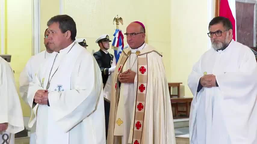 El Vaticano oficializa salida de arzobispo de Concepción: parte a Santiago